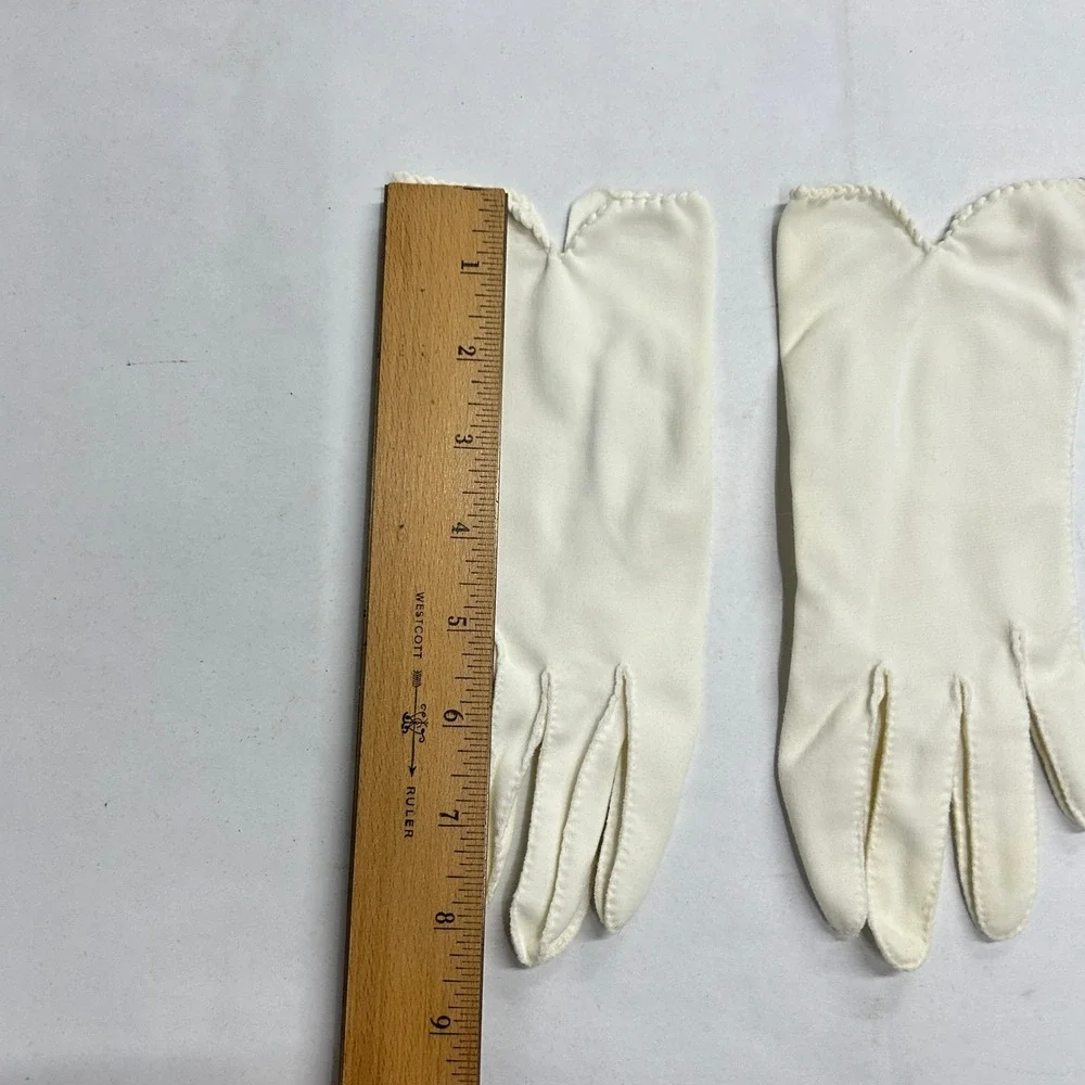 Vintage Cream Wrist Length Gloves Scalloped Trim S Off White Coquette Regency